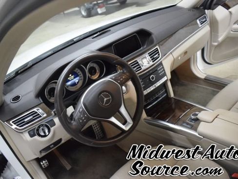 Used 2016 Mercedes-Benz E 400 4MATIC Sedan image 13