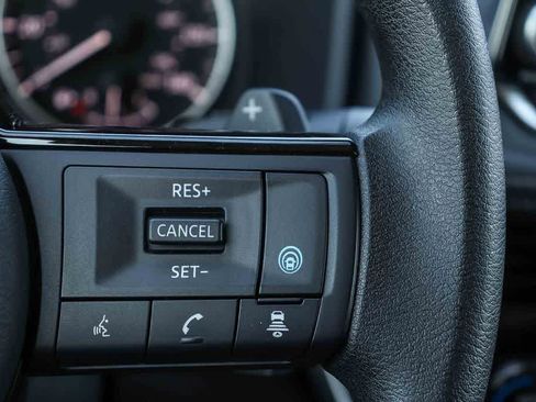 Used 2022 Nissan Rogue SV FWD image 23
