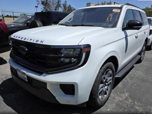 Used 2025 Ford Expedition Active AWD/4WD image 1
