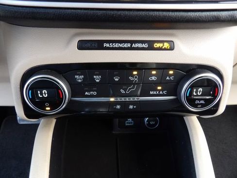 Certified 2021 Ford Escape SE w/ SE Sport Appearance Package image 16