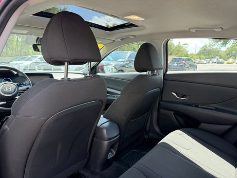 Used 2025 Hyundai Elantra SEL FWD image 19