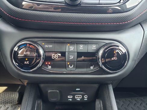 Used 2022 Chevrolet TrailBlazer RS w/ Sun and Liftgate Package FWD image 24