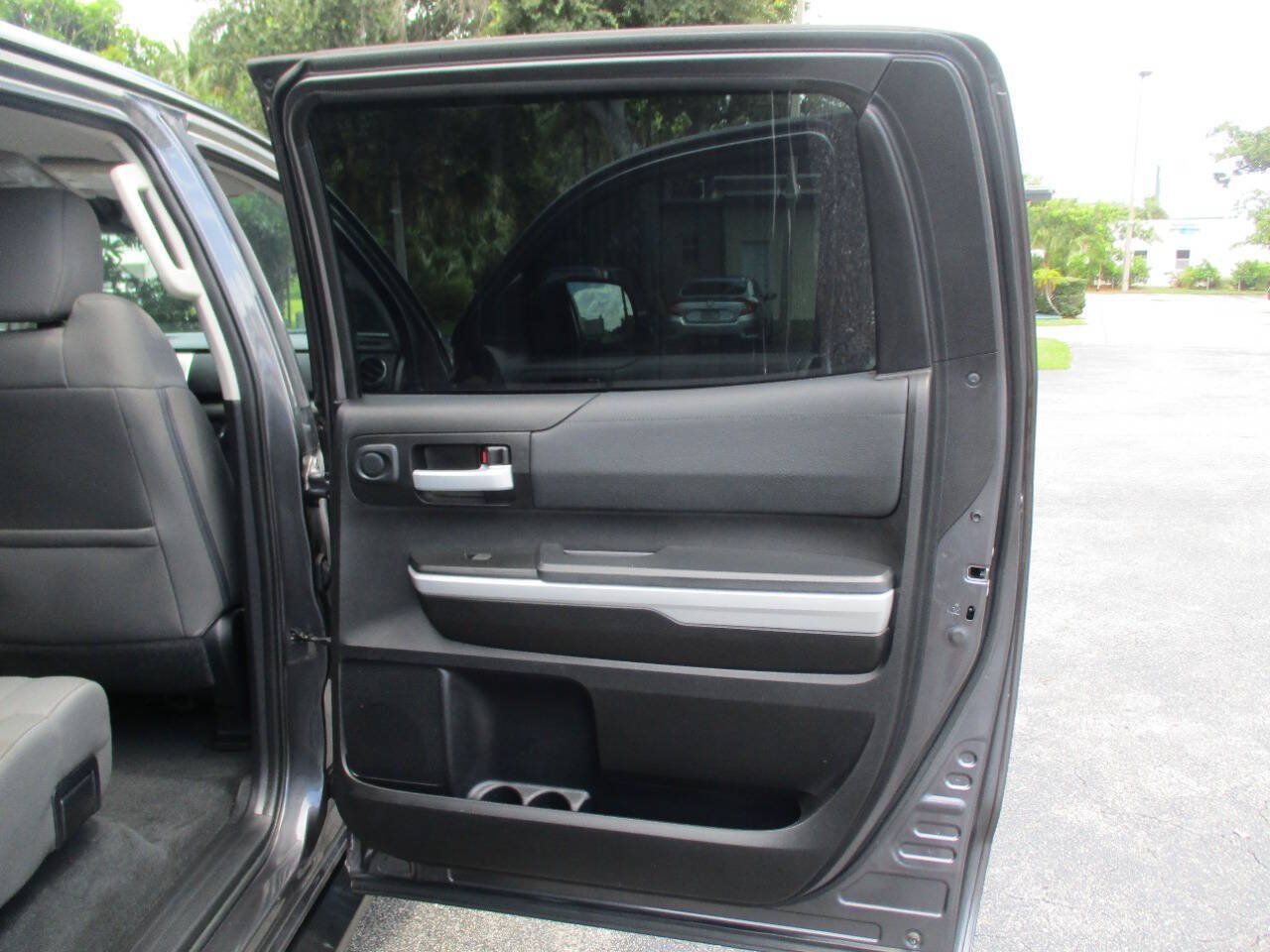 Used 2020 Toyota Tundra SR5 w/ SR5 Upgrade Package AWD/4WD image 25