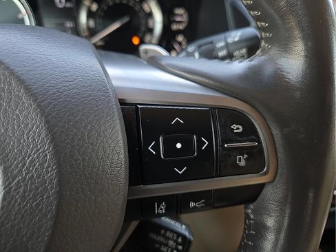 Used 2020 Lexus LX 570 4WD w/ Luxury Package image 18