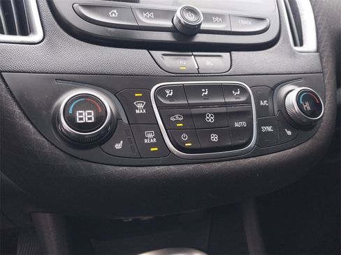 Used 2022 Chevrolet Malibu LT image 17