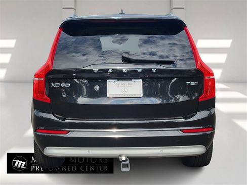 Used 2022 Volvo XC90 T5 Momentum w/ Climate Package image 4