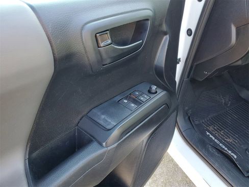 Used 2019 Toyota Tacoma SR5 image 10