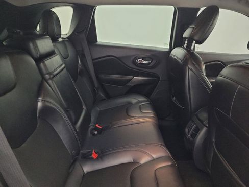 Used 2019 Jeep Cherokee Latitude Plus FWD image 19