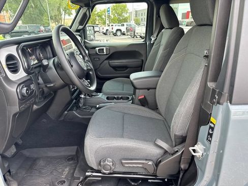 Used 2026 Jeep Wrangler Sport AWD/4WD image 9