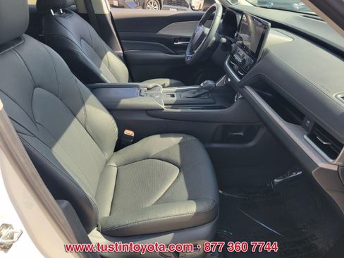 Certified 2024 Toyota Grand Highlander FWD image 17