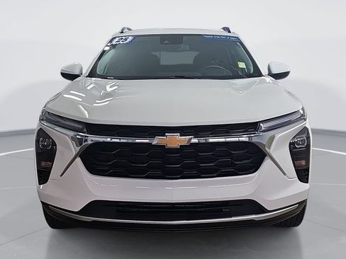 Used 2025 Chevrolet Trax LT w/ Driver Confidence Package FWD image 10