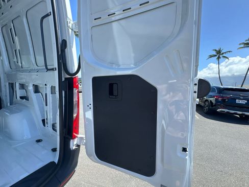 Used 2025 Mercedes-Benz Sprinter 2500 image 12