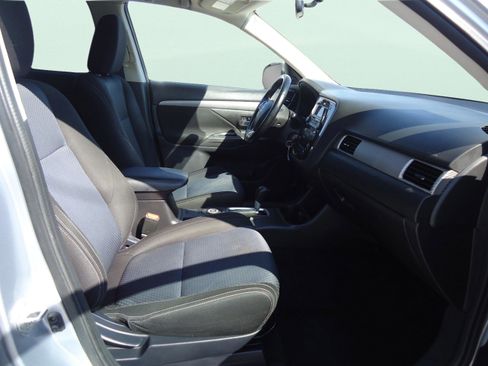 Used 2016 Mitsubishi Outlander ES image 22