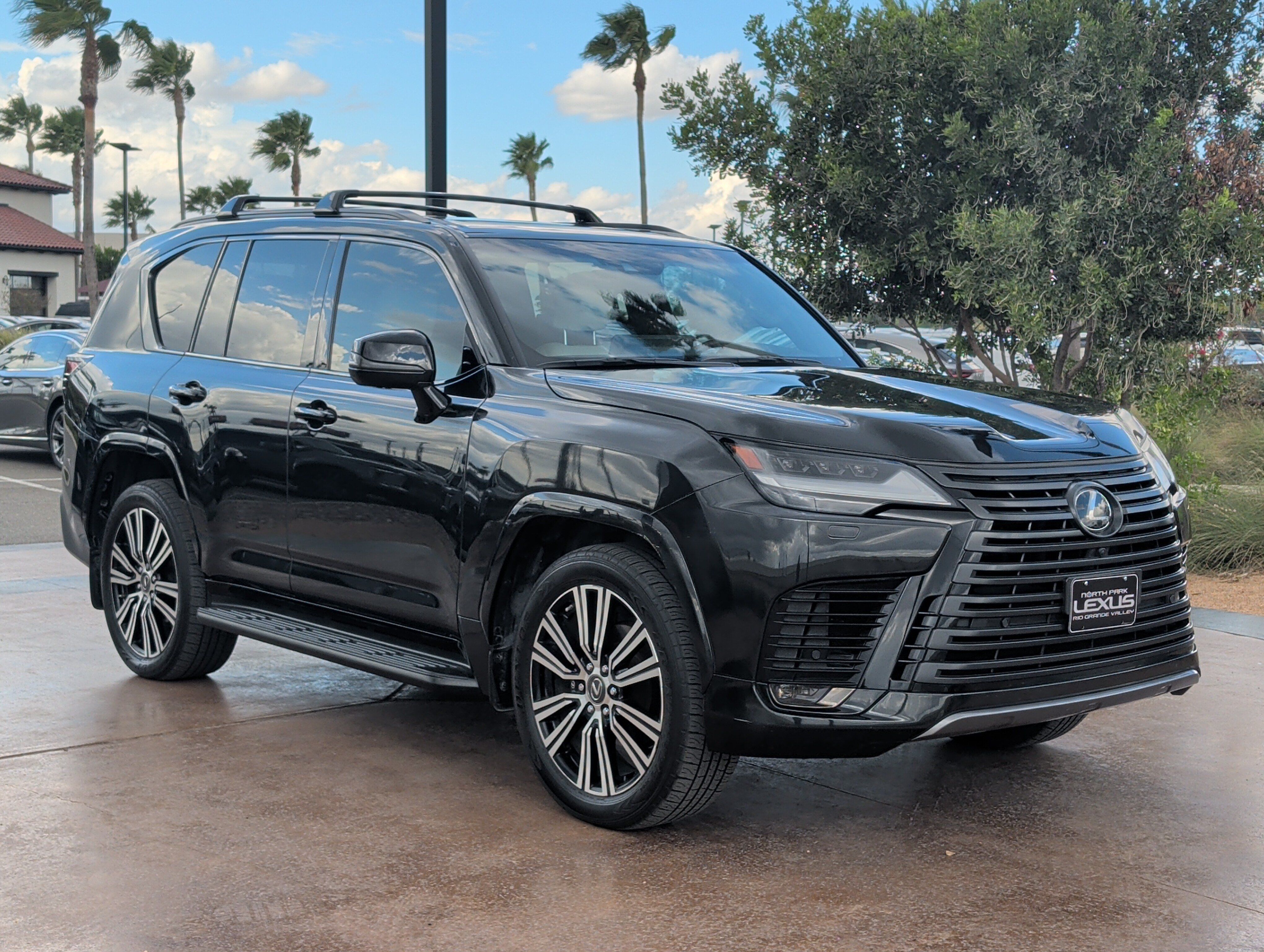 Used 2022 Lexus LX 600 4WD w/ Appearance Package image 1