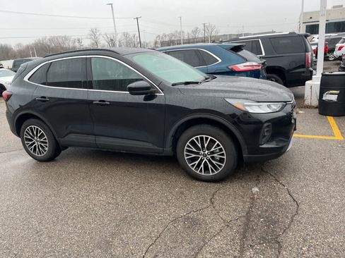 Used 2025 Ford Escape SE image 17