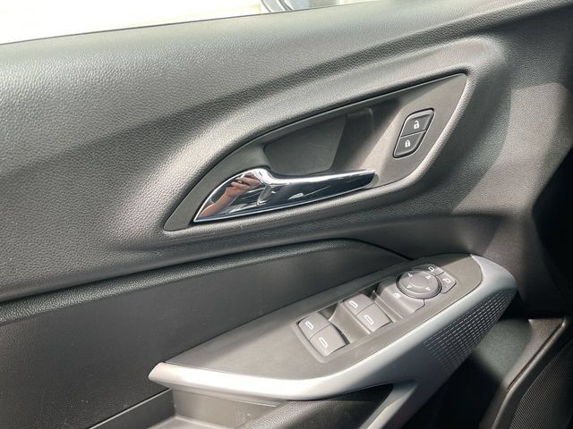 Used 2026 Chevrolet Trax LS FWD image 13