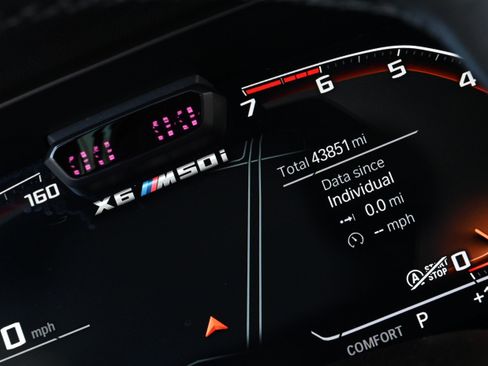 Used 2022 BMW X6 M50i AWD/4WD image 40
