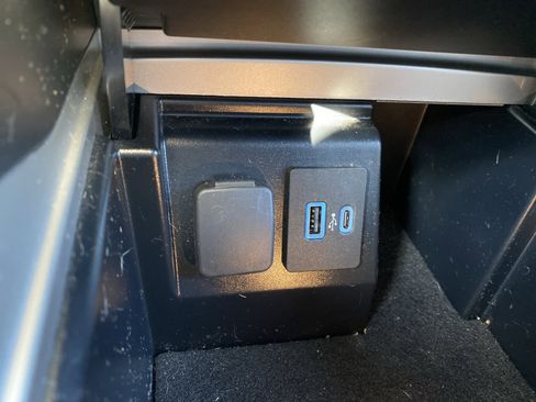 Used 2022 Ford Explorer XLT image 21