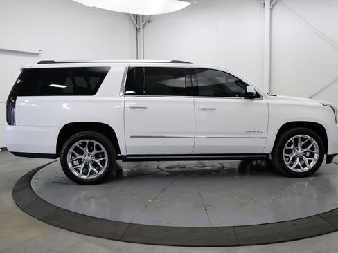 Used 2020 GMC Yukon XL Denali w/ Denali Premium Package AWD/4WD image 8