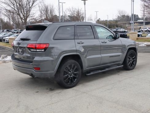 Used 2019 Jeep Grand Cherokee Altitude image 9