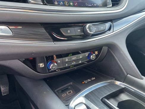 Used 2023 Buick Enclave Essence image 18