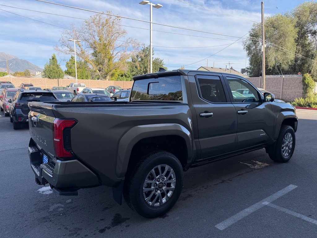 Used 2025 Toyota Tacoma Limited AWD/4WD image 5