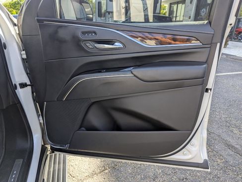 Used 2022 Cadillac Escalade ESV Sport Platinum AWD/4WD image 35