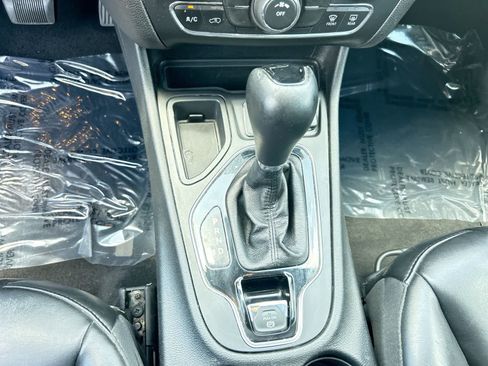 Used 2021 Jeep Cherokee Latitude Plus FWD image 18