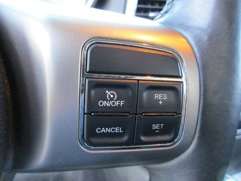 Used 2013 Jeep Grand Cherokee Laredo image 23