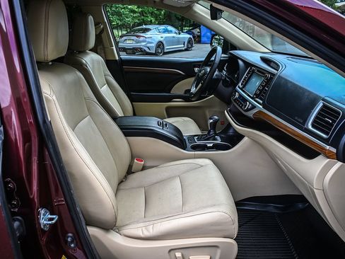 Used 2018 Toyota Highlander Limited AWD/4WD image 18