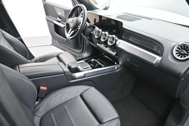 Used 2023 Mercedes-Benz GLB 250 image 30