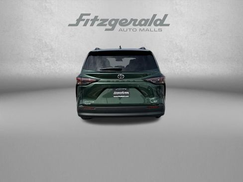 New 2026 Toyota Sienna XLE image 6