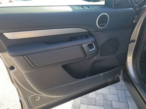 New 2025 Land Rover Discovery Dynamic SE image 23