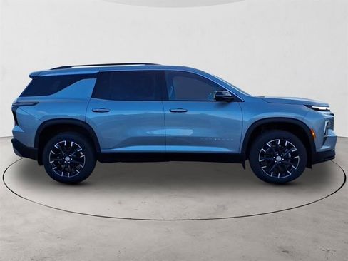New 2026 Chevrolet Traverse LT w/ Sun and Wheel Package FWD image 4
