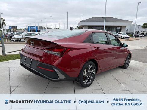 Used 2025 Hyundai Elantra Sport FWD image 13