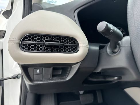 Used 2025 Honda HR-V LX image 28