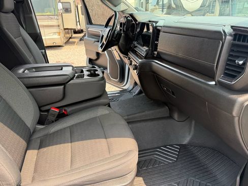 Used 2024 Chevrolet Silverado 2500 LT AWD/4WD image 28