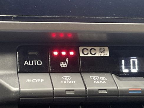 Used 2025 Toyota Camry XLE FWD image 29
