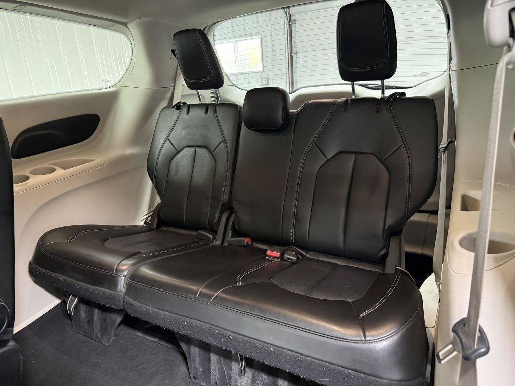 Used 2023 Chrysler Pacifica Touring-L FWD image 30