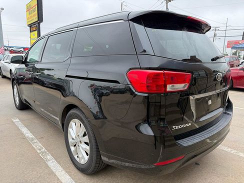 Used 2017 Kia Sedona EX FWD image 7