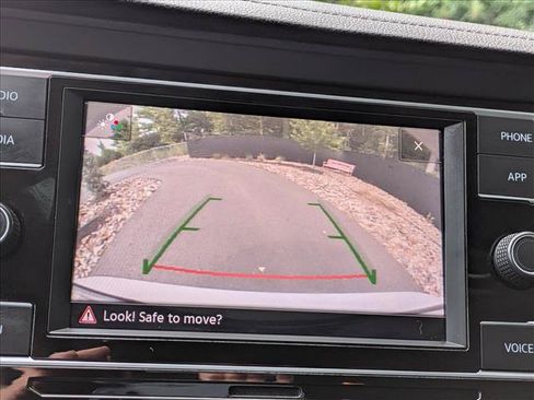 Certified 2023 Volkswagen Jetta SE w/ Panoramic Sunroof Package FWD image 33