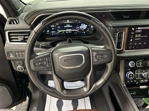 Used 2023 GMC Yukon Denali Ultimate AWD/4WD image 4