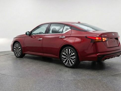 Used 2025 Nissan Altima 2.5 SV FWD image 6