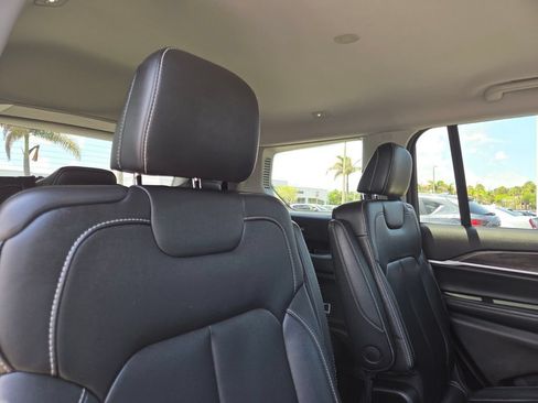 Used 2023 Jeep Grand Cherokee L Limited AWD/4WD image 18