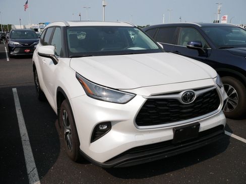 Certified 2026 Toyota Highlander XLE AWD/4WD image 3