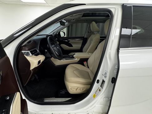 Used 2020 Toyota Highlander Platinum image 10