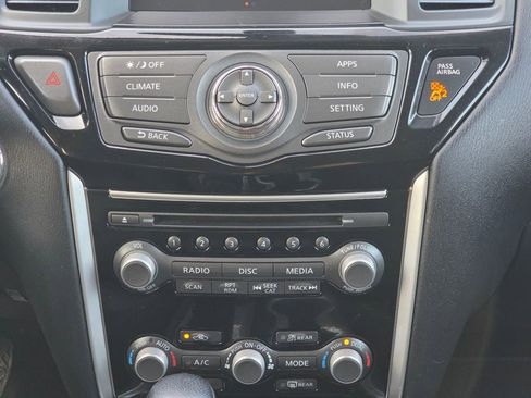 Used 2018 Nissan Pathfinder SV image 16