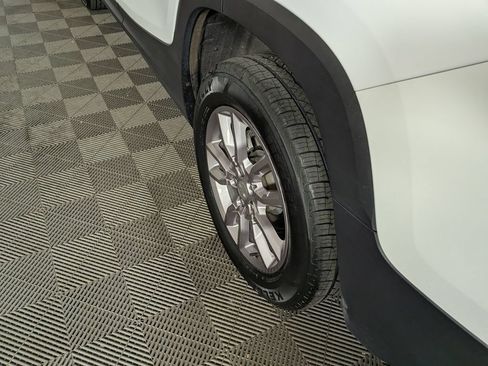 Certified 2024 GMC Terrain SLT AWD/4WD image 11