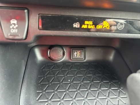 Used 2025 Toyota RAV4 XLE FWD image 15