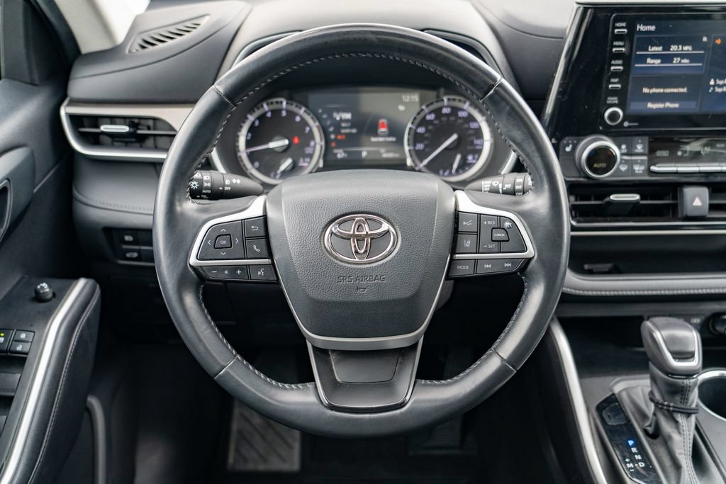 Used 2022 Toyota Highlander XLE AWD/4WD image 16